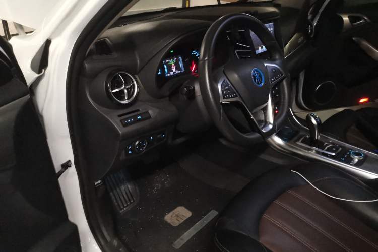 Used BYD Song New Energy 2017 Song DM 1.5TID All-Wheel Drive Luxury Model Driver Seat