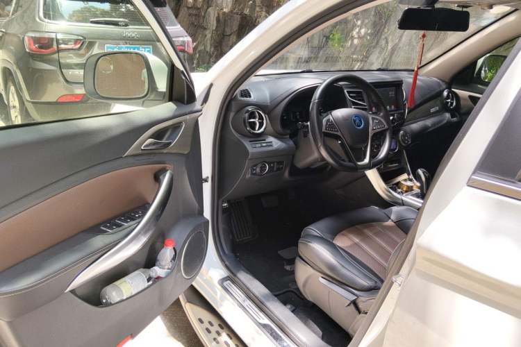 Used BYD Song New Energy 2017 Song DM 1.5TID All-Wheel Drive Luxury Model Driver Seat