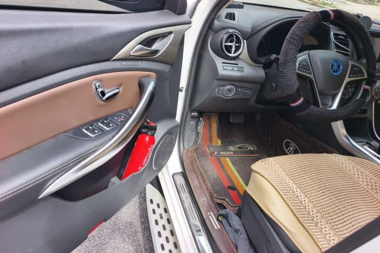 Used BYD Song New Energy 2017 Song DM 1.5TID All-Wheel Drive Prestige Model Driver Seat
