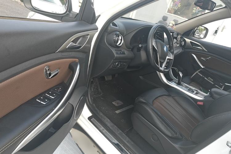 Used BYD Song New Energy 2017 Song DM 1.5TID All-Wheel Drive Prestige Model Driver Seat