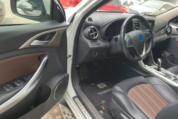 Used BYD Song New Energy 2017 Song DM 1.5TID All-Wheel Drive Luxury Model Driver Seat
