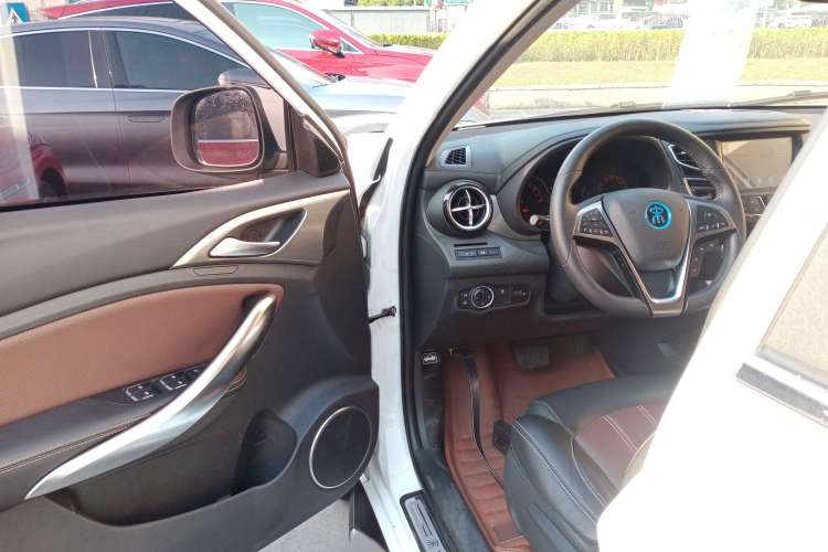 Used BYD Song New Energy 2017 Song DM 1.5TID All-Wheel Drive Luxury Model Driver Seat