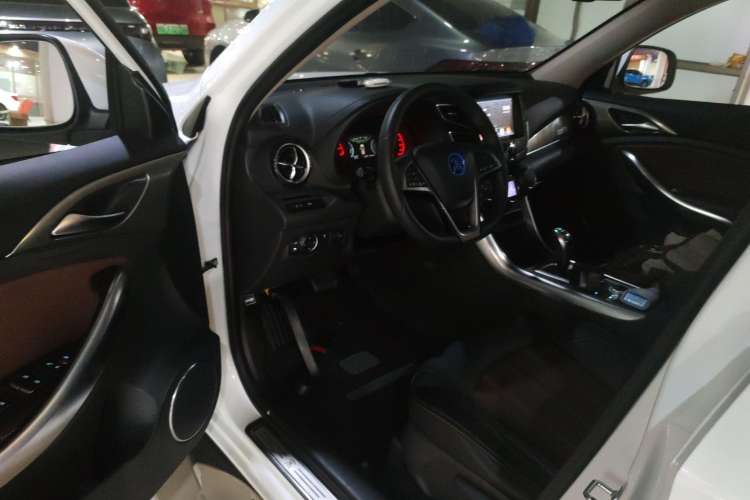 Used BYD Song New Energy 2017 Song DM 1.5TID All-Wheel Drive Luxury Model Driver Seat