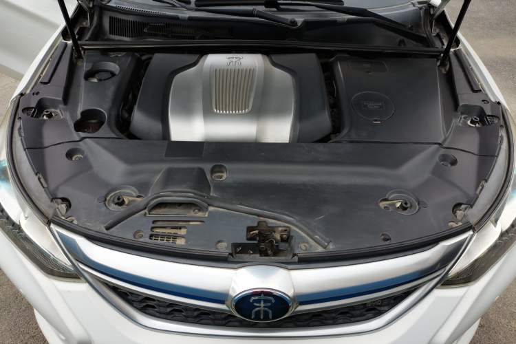 Used BYD Song New Energy 2017 Song DM 1.5TID All-Wheel Drive Prestige Model Engine Bay