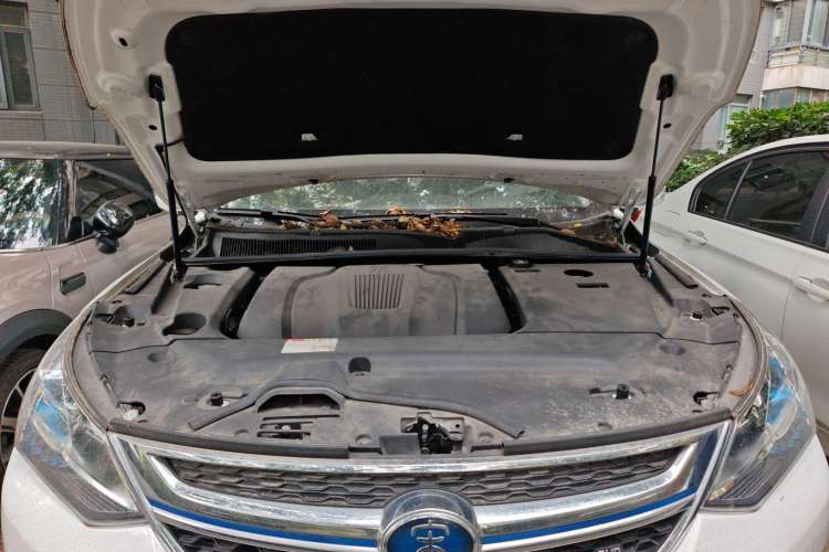Used BYD Song New Energy 2017 Song DM 1.5TID All-Wheel Drive Luxury Model Engine Bay