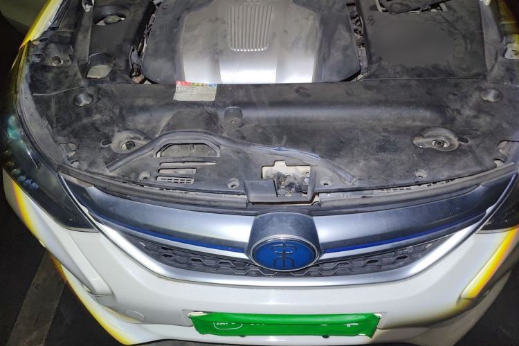 Used BYD Song New Energy 2017 Song DM 1.5TID All-Wheel Drive Prestige Model Engine Bay