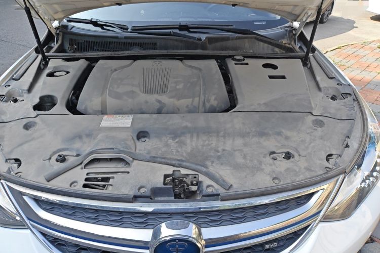 Used BYD Song New Energy 2017 Song DM 1.5TID All-Wheel Drive Luxury Model Engine Bay