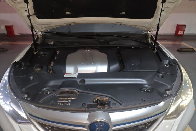 Used BYD Song New Energy 2017 Song DM 1.5TID All-Wheel Drive Luxury Model Engine Bay