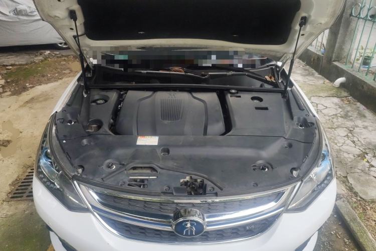 Used BYD Song New Energy 2017 Song DM 1.5TID All-Wheel Drive Luxury Model Engine Bay