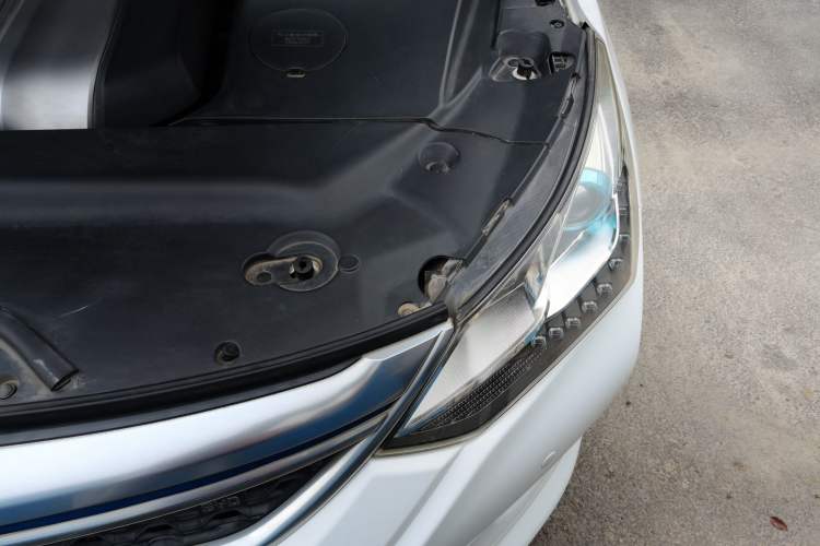 Used BYD Song New Energy 2017 Song DM 1.5TID All-Wheel Drive Prestige Model Engine Bay Left