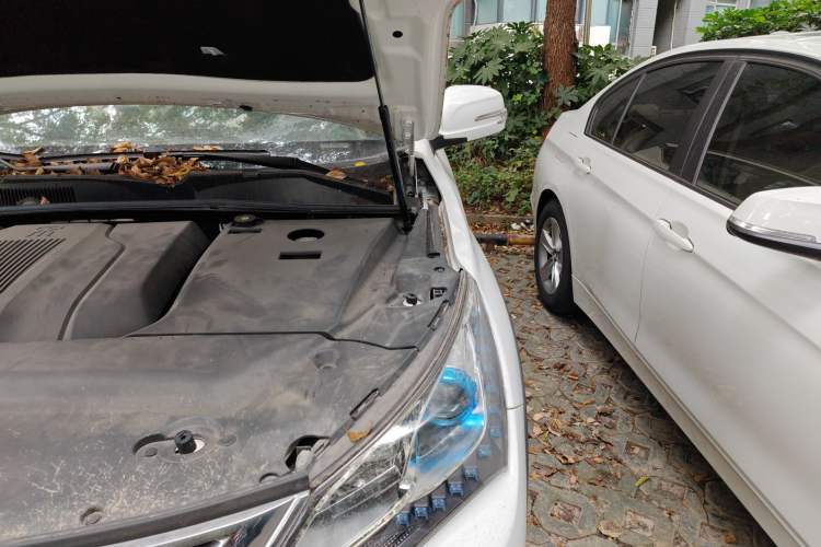 Used BYD Song New Energy 2017 Song DM 1.5TID All-Wheel Drive Luxury Model Engine Bay Left