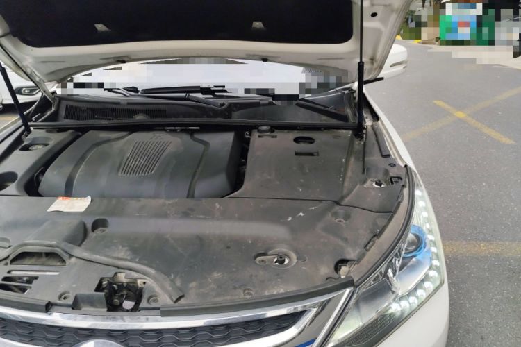 Used BYD Song New Energy 2017 Song DM 1.5TID All-Wheel Drive Luxury Model Engine Bay Left