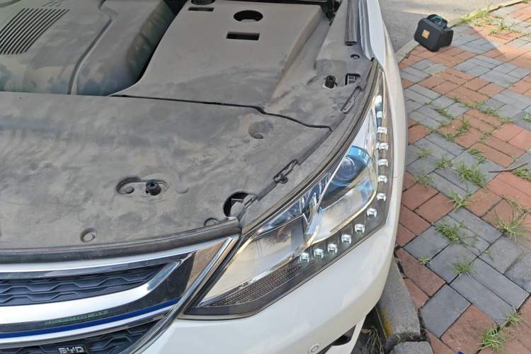 Used BYD Song New Energy 2017 Song DM 1.5TID All-Wheel Drive Luxury Model Engine Bay Left