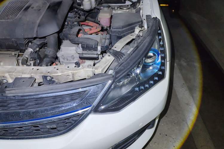 Used BYD Song New Energy 2017 Song DM 1.5TID All-Wheel Drive Luxury Model Engine Bay Left