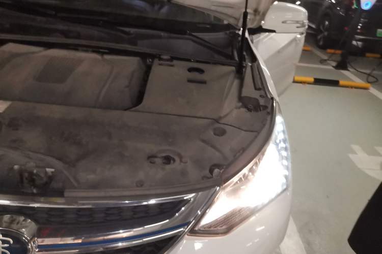 Used BYD Song New Energy 2017 Song DM 1.5TID All-Wheel Drive Luxury Model Engine Bay Left
