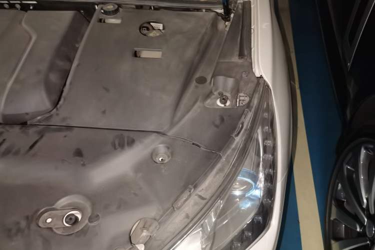 Used BYD Song New Energy 2017 Song DM 1.5TID All-Wheel Drive Luxury Model Engine Bay Left