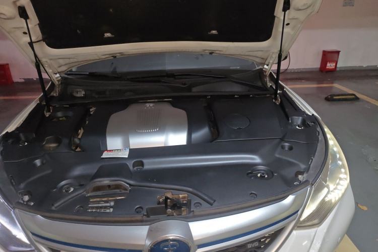Used BYD Song New Energy 2017 Song DM 1.5TID All-Wheel Drive Luxury Model Engine Bay Left