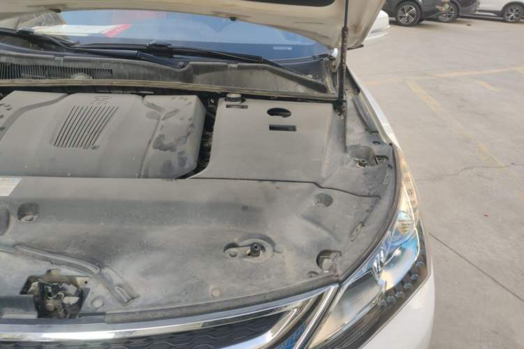Used BYD Song New Energy 2017 Song DM 1.5TID All-Wheel Drive Luxury Model Engine Bay Left