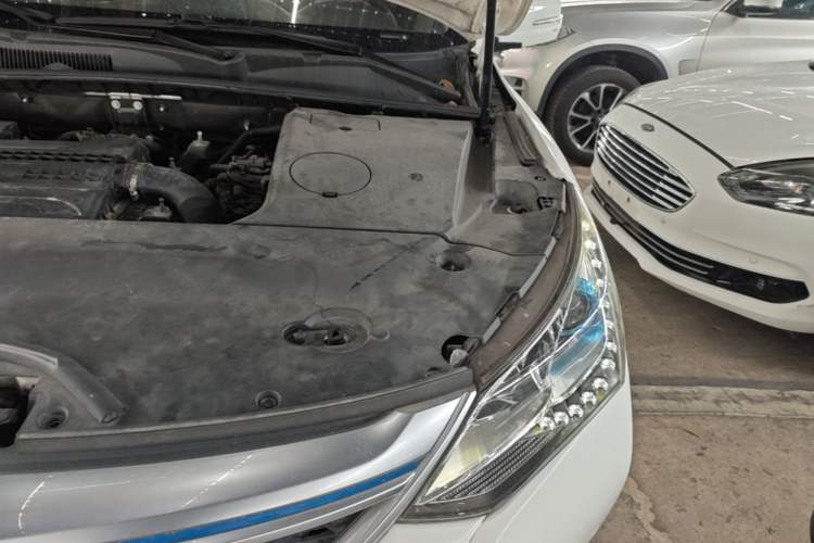 Used BYD Song New Energy 2017 Song DM 1.5TID All-Wheel Drive Luxury Model Engine Bay Left