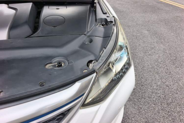 Used BYD Song New Energy 2017 Song DM 1.5TID All-Wheel Drive Prestige Model Engine Bay Left