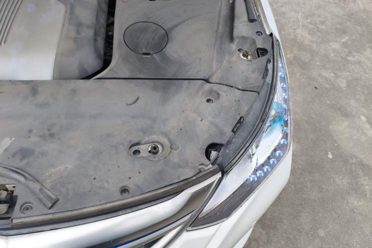Used BYD Song New Energy 2017 Song DM 1.5TID All-Wheel Drive Prestige Model Engine Bay Left