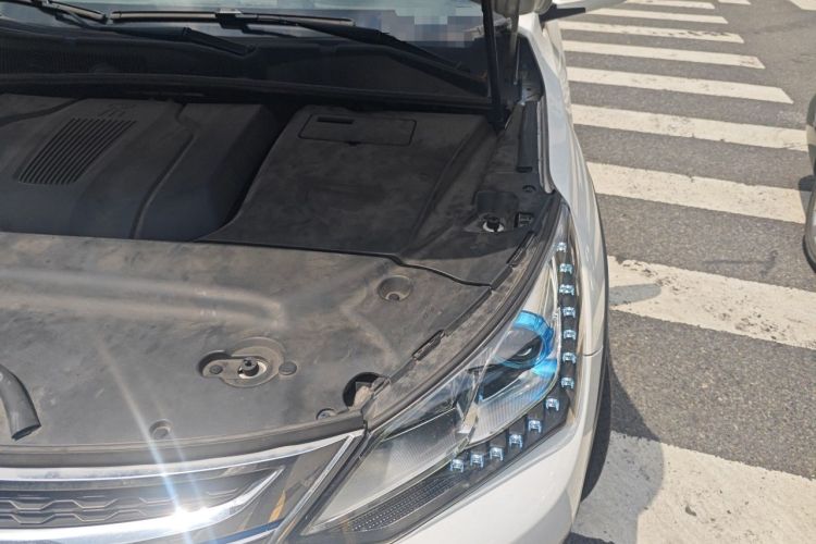 Used BYD Song New Energy 2017 Song DM 1.5TID All-Wheel Drive Luxury Model Engine Bay Left