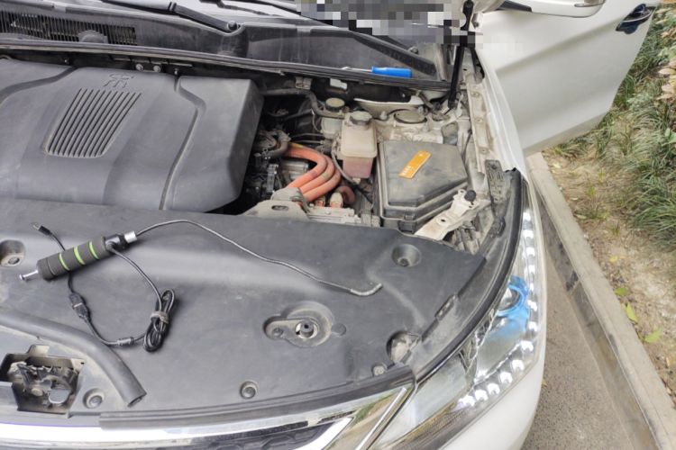 Used BYD Song New Energy 2017 Song DM 1.5TID All-Wheel Drive Luxury Model Engine Bay Left