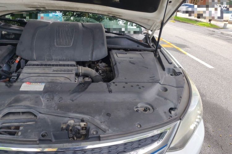 Used BYD Song New Energy 2017 Song DM 1.5TID All-Wheel Drive Luxury Model Engine Bay Left