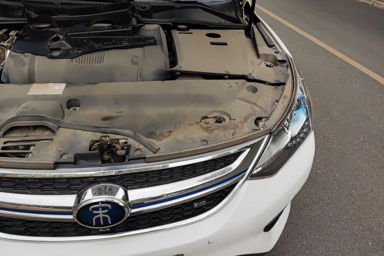 Used BYD Song New Energy 2017 Song DM 1.5TID All-Wheel Drive Luxury Model Engine Bay Left