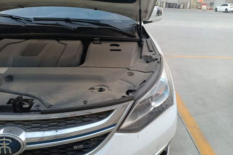 Used BYD Song New Energy 2017 Song DM 1.5TID All-Wheel Drive Luxury Model Engine Bay Left