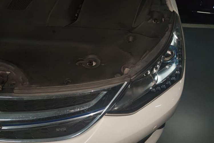 Used BYD Song New Energy 2017 Song DM 1.5TID All-Wheel Drive Luxury Model Engine Bay Left