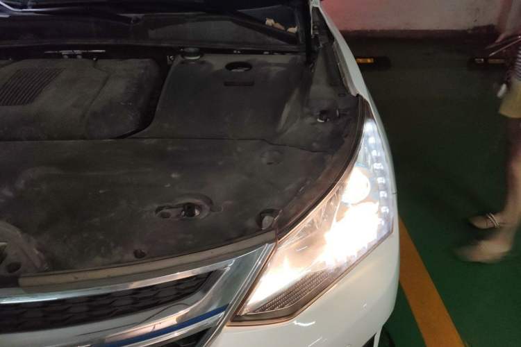 Used BYD Song New Energy 2017 Song DM 1.5TID All-Wheel Drive Luxury Model Engine Bay Left