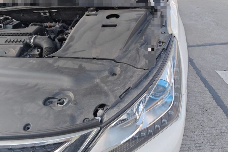 Used BYD Song New Energy 2017 Song DM 1.5TID All-Wheel Drive Luxury Model Engine Bay Left