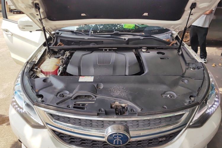 Used BYD Song New Energy 2017 Song DM 1.5TID All-Wheel Drive Luxury Model Engine Bay