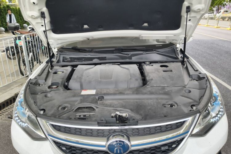 Used BYD Song New Energy 2017 Song DM 1.5TID All-Wheel Drive Luxury Model Engine Bay
