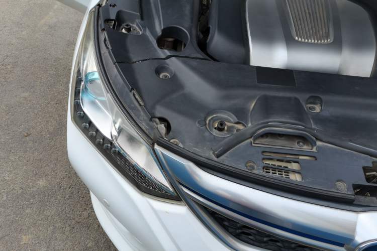 Used BYD Song New Energy 2017 Song DM 1.5TID All-Wheel Drive Prestige Model Engine Bay Right