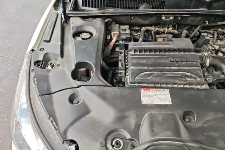 Used BYD Song New Energy 2017 Song DM 1.5TID All-Wheel Drive Prestige Model Engine Bay Right