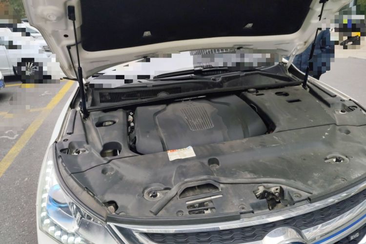 Used BYD Song New Energy 2017 Song DM 1.5TID All-Wheel Drive Luxury Model Engine Bay Right