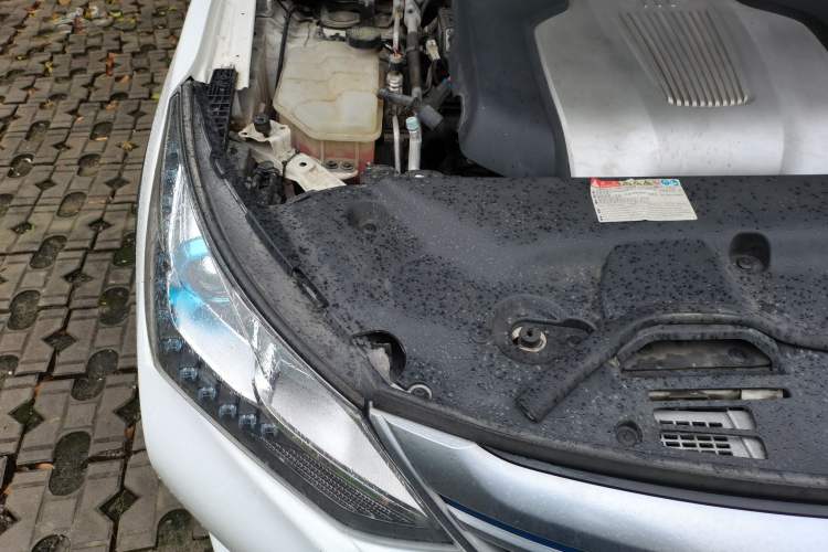Used BYD Song New Energy 2017 Song DM 1.5TID All-Wheel Drive Prestige Model Engine Bay Right