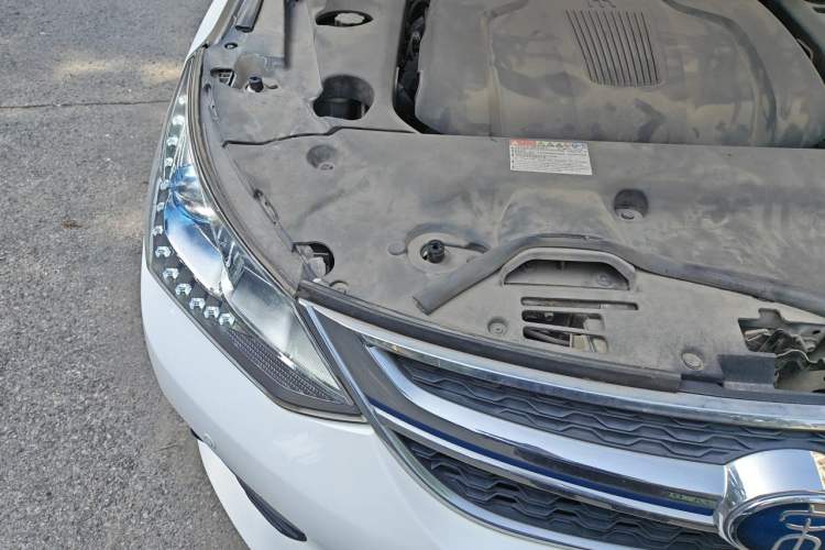 Used BYD Song New Energy 2017 Song DM 1.5TID All-Wheel Drive Luxury Model Engine Bay Right