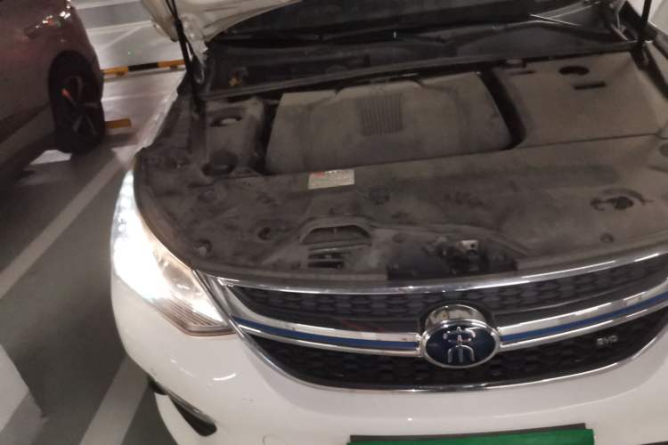Used BYD Song New Energy 2017 Song DM 1.5TID All-Wheel Drive Luxury Model Engine Bay Right