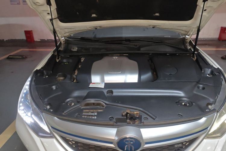 Used BYD Song New Energy 2017 Song DM 1.5TID All-Wheel Drive Luxury Model Engine Bay Right