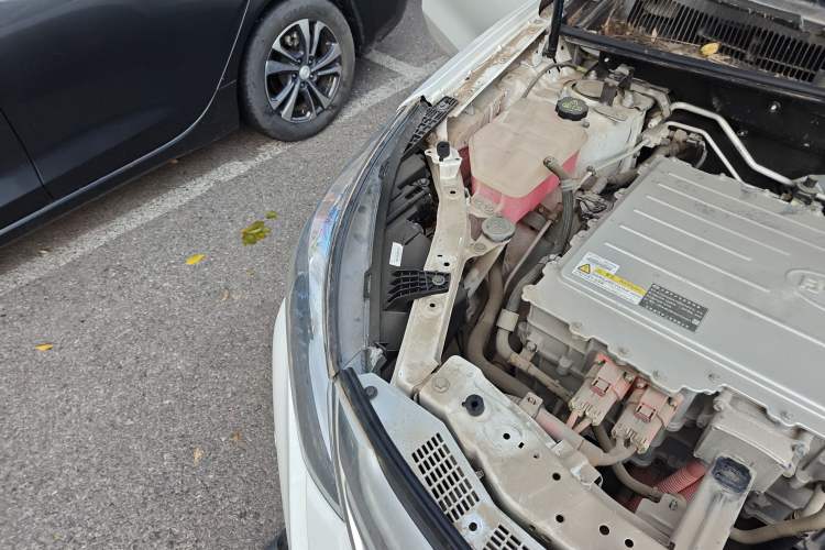 Used BYD Song New Energy 2017 Song EV300 Prestige Model Engine Bay Right