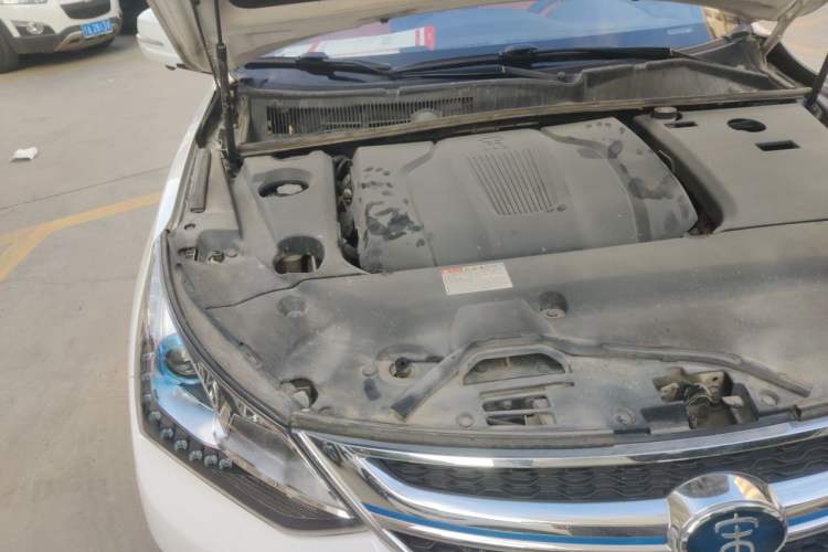 Used BYD Song New Energy 2017 Song DM 1.5TID All-Wheel Drive Luxury Model Engine Bay Right