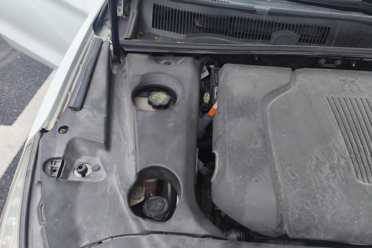 Used BYD Song New Energy 2017 Song DM 1.5TID All-Wheel Drive Prestige Model Engine Bay Right