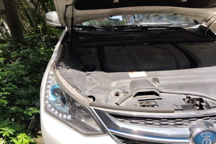 Used BYD Song New Energy 2017 Song DM 1.5TID All-Wheel Drive Luxury Model Engine Bay Right