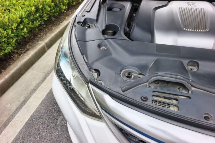 Used BYD Song New Energy 2017 Song DM 1.5TID All-Wheel Drive Prestige Model Engine Bay Right