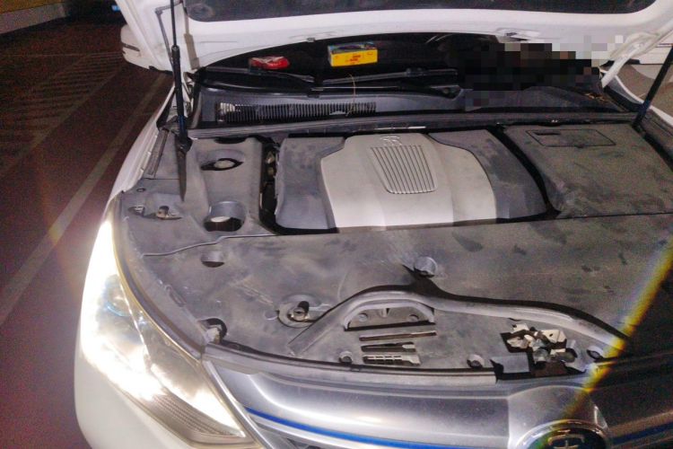 Used BYD Song New Energy 2017 Song DM 1.5TID All-Wheel Drive Luxury Model Engine Bay Right