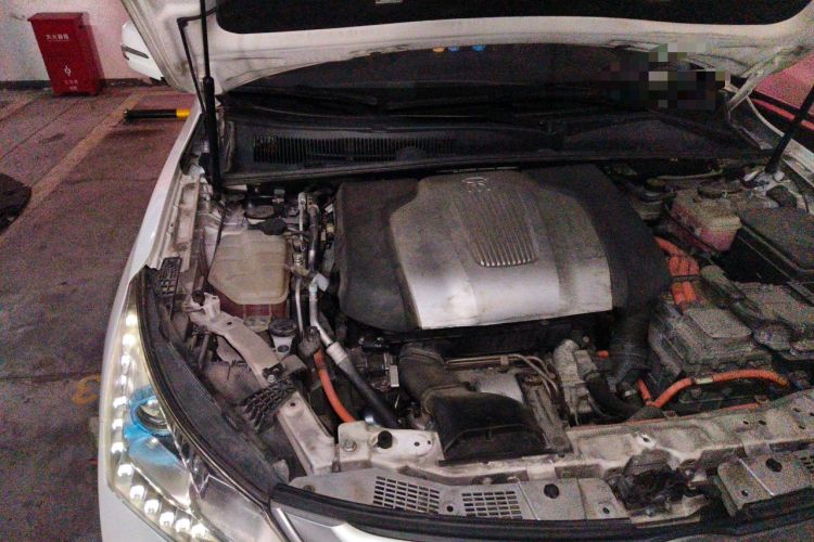 Used BYD Song New Energy 2017 Song DM 1.5TID All-Wheel Drive Luxury Model Engine Bay Right