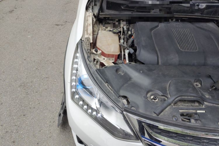 Used BYD Song New Energy 2017 Song DM 1.5TID All-Wheel Drive Luxury Model Engine Bay Right